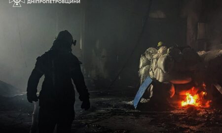Смертельна пожежа у Кривому Розі: загинуло троє людей, ліквідація триває (фото)