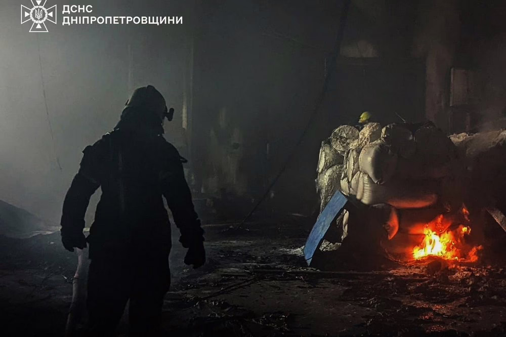 Смертельна пожежа у Кривому Розі: загинуло троє людей, ліквідація триває (фото)