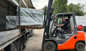 Нікополь отримав чергову партію будматеріалів від області для відновлення пошкодженого житла