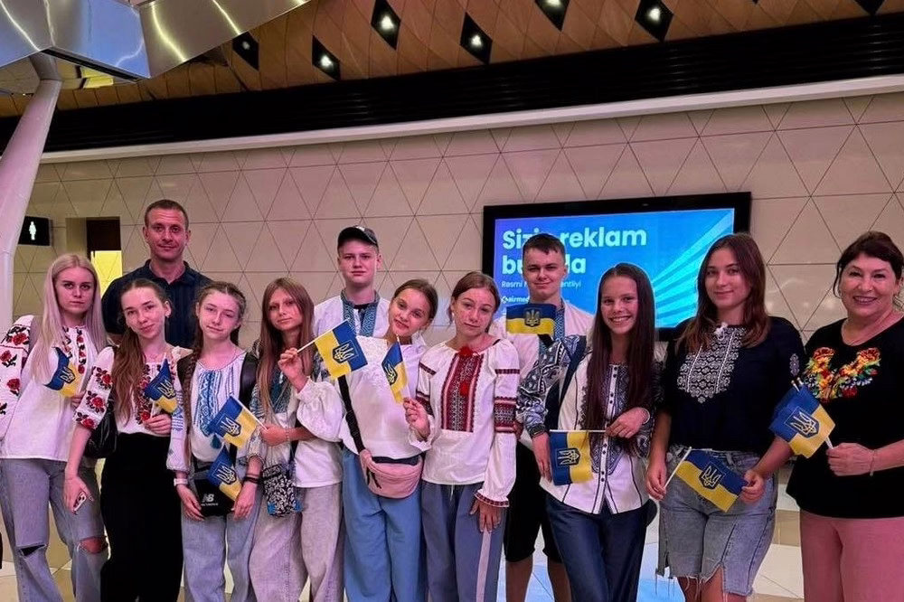  10 дітей з Марганця вирушили на відпочинок до  Азербайджану (фото)