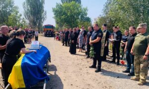 Сьогодні прощалися із вбитим у Нікополі рятувальником Данилом Хижняком (фото)