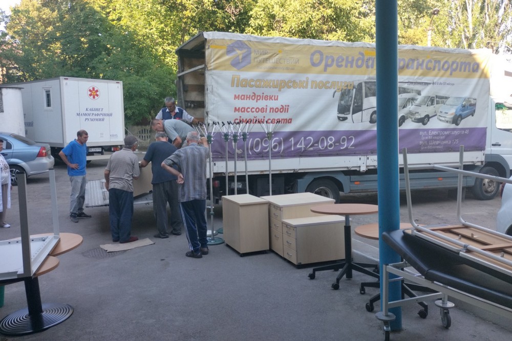 «Нікопольська лікарня» Покровської сільської ради» отримала допомогу від волонтера: фото
