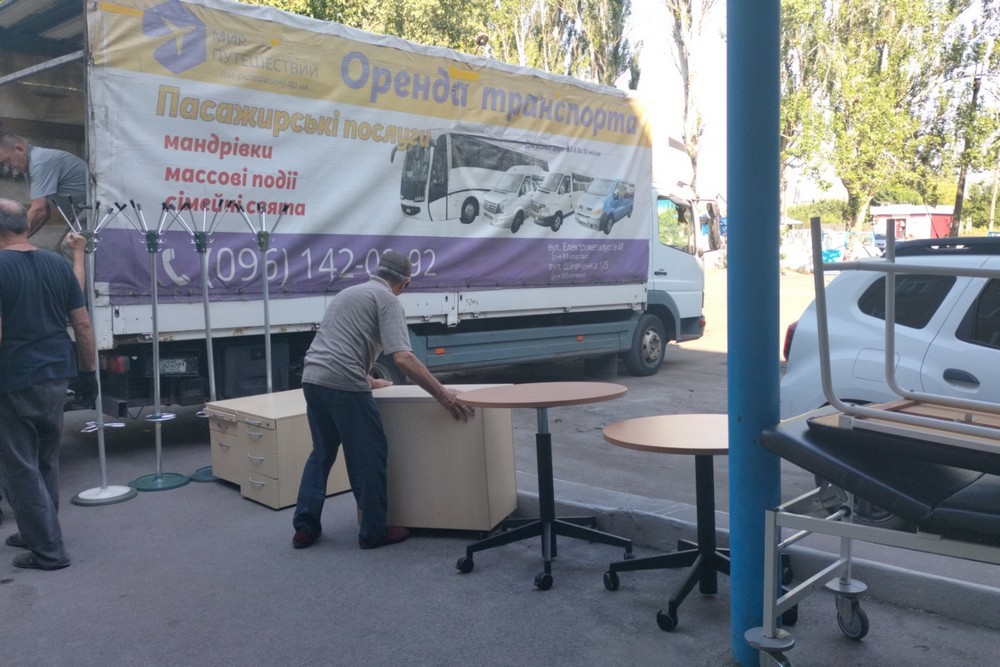 «Нікопольська лікарня» Покровської сільської ради» отримала допомогу від волонтера: фото