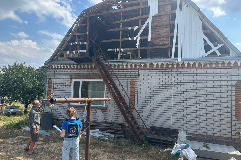 «Тільки облаштували будинок після попереднього прильоту, і сьогодні знову, вже втретє»: на Нікопольщині «Проліска» допомагає мешканцям 11 серпня