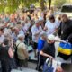 «Ми у місті, яке щодня горить вогнем»: у Нікополі священники ПЦУ роздали гуманітарну допомогу
