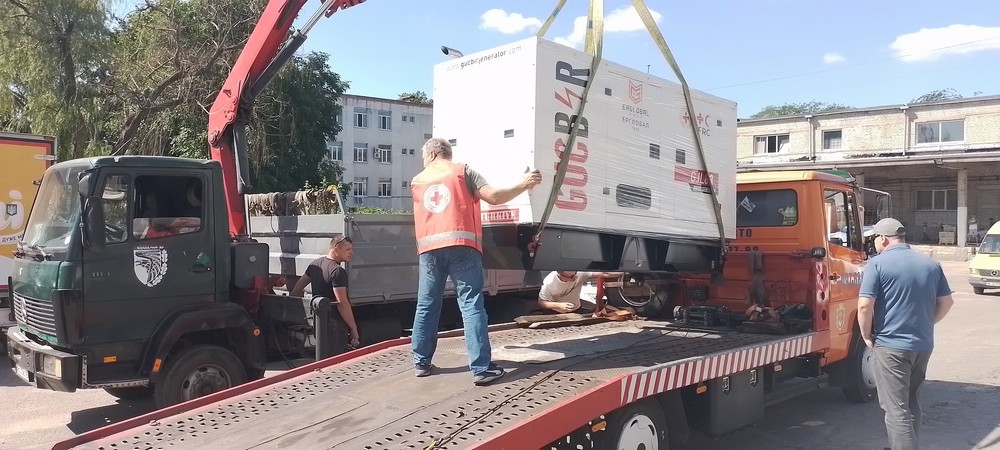 Томаківська громада отримала потужні генератори від Червоного Хреста: фото
