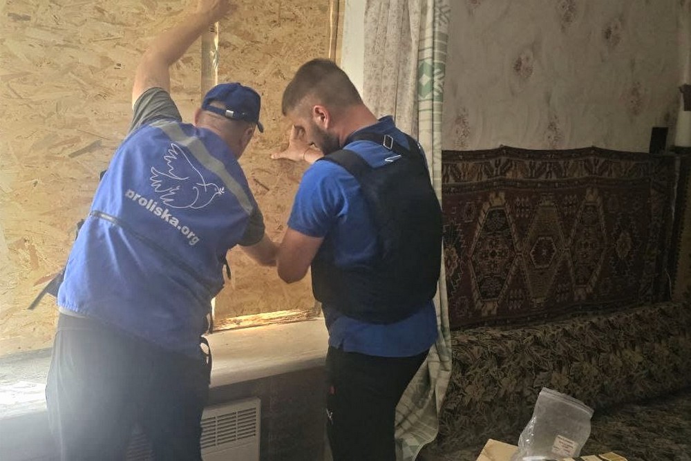 У Нікополі комунальники усувають наслідки обстрілів