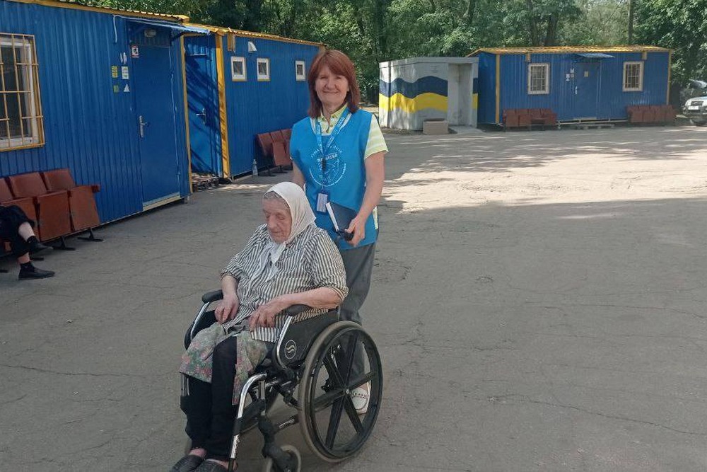 на Дніпропетровщину з Донеччини евакуювали жінку, якій 100 років