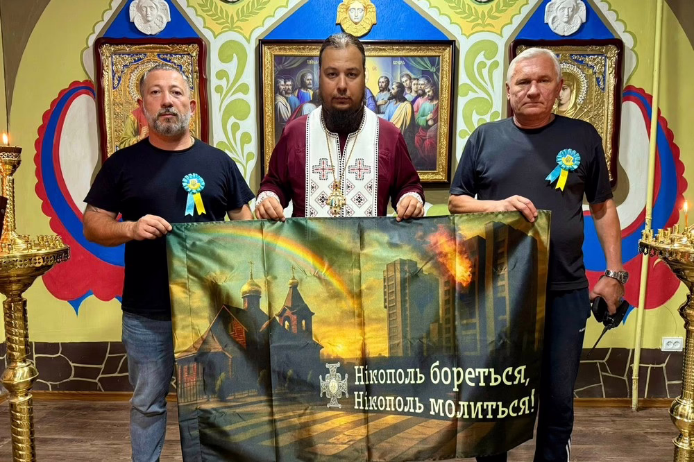 У Нікополі священники ПЦУ та військові помолилися за Україну