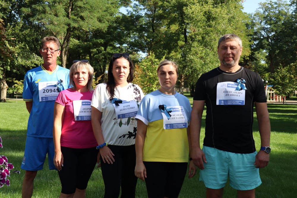 Нікопольці теж взяли участь: у Покрові сьогодні відбувся патріотичний забіг "Шаную воїнів, біжу за Героїв України"