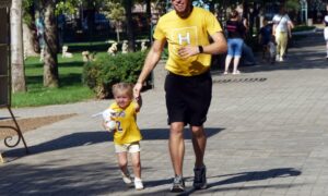 Нікопольці теж взяли участь: у Покрові сьогодні відбувся патріотичний забіг "Шаную воїнів, біжу за Героїв України"