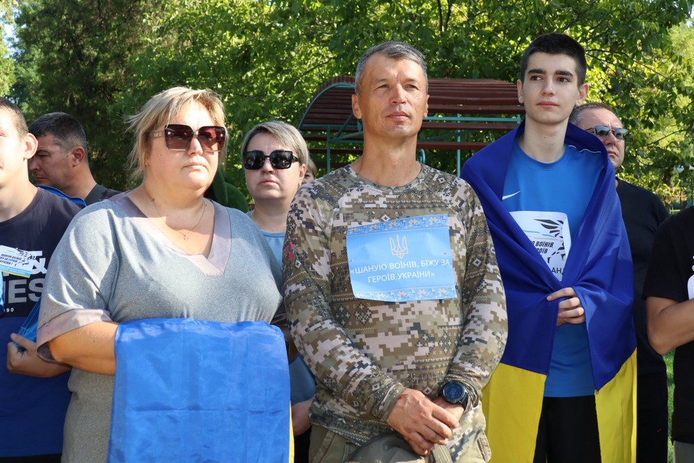 Нікопольці теж взяли участь: у Покрові сьогодні відбувся патріотичний забіг "Шаную воїнів, біжу за Героїв України"