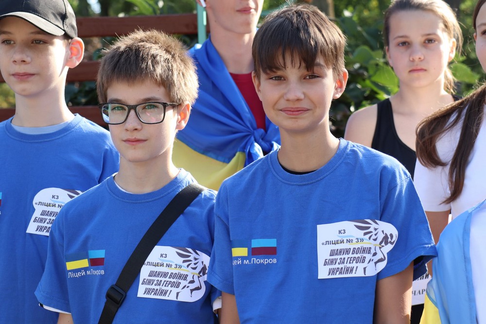 Нікопольці теж взяли участь: у Покрові сьогодні відбувся патріотичний забіг "Шаную воїнів, біжу за Героїв України"