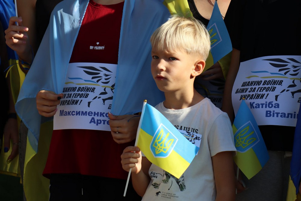 Нікопольці теж взяли участь: у Покрові сьогодні відбувся патріотичний забіг "Шаную воїнів, біжу за Героїв України"