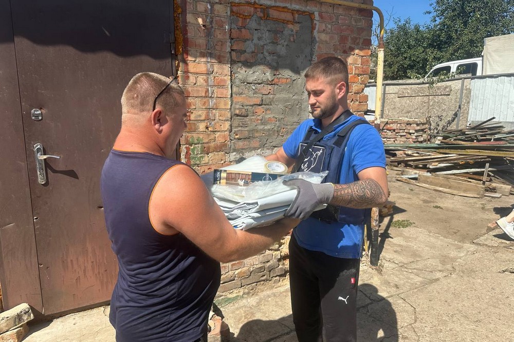 «Навіть поранені обстрілами стіни зберігають спогади»: мешканець Нікополя зізнався, чому не залишає прифронтове місто (фото)