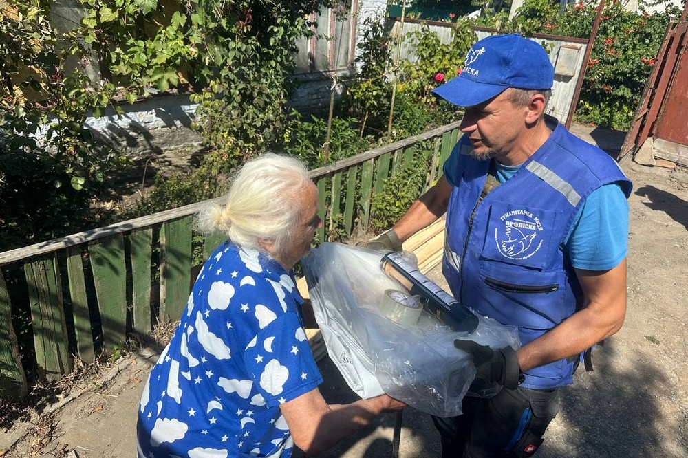 «Навіть поранені обстрілами стіни зберігають спогади»: мешканець Нікополя зізнався, чому не залишає прифронтове місто (фото)