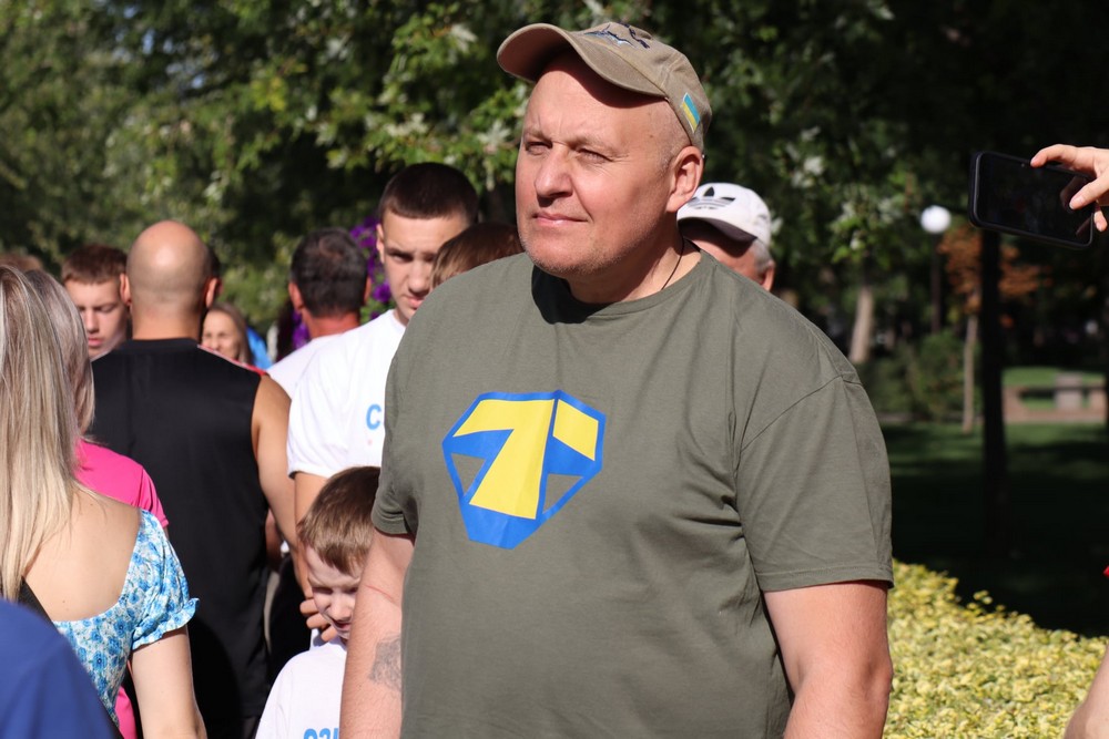 Нікопольці теж взяли участь: у Покрові сьогодні відбувся патріотичний забіг "Шаную воїнів, біжу за Героїв України"