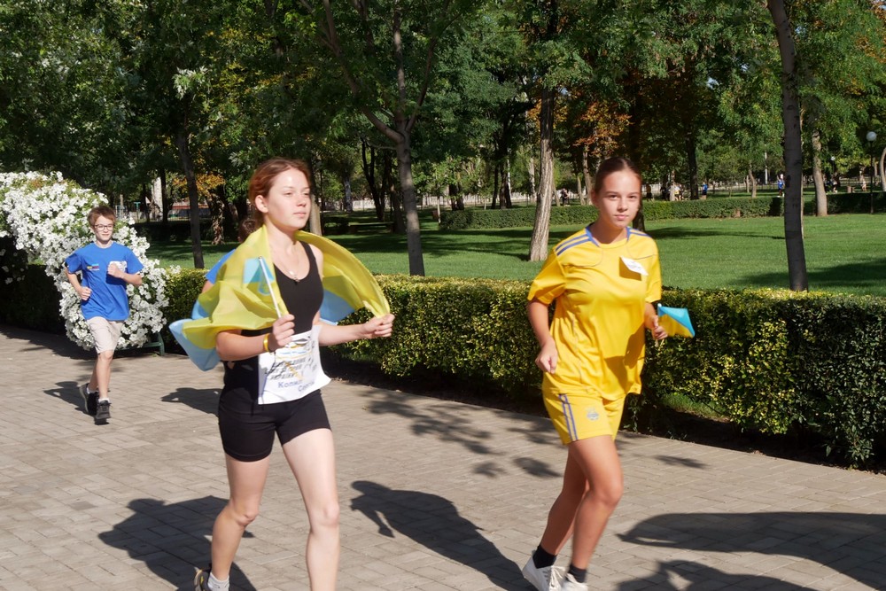 Нікопольці теж взяли участь: у Покрові сьогодні відбувся патріотичний забіг "Шаную воїнів, біжу за Героїв України"