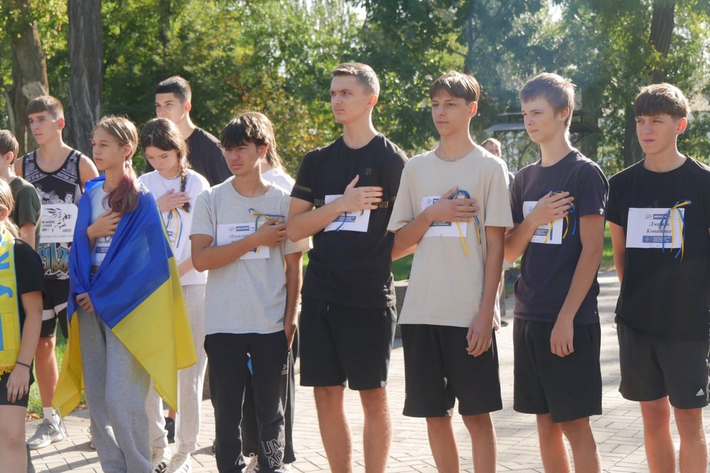 Нікопольці теж взяли участь: у Покрові сьогодні відбувся патріотичний забіг "Шаную воїнів, біжу за Героїв України"