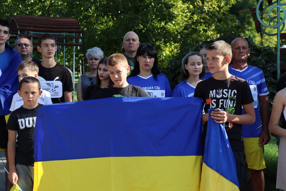 Нікопольці теж взяли участь: у Покрові сьогодні відбувся патріотичний забіг "Шаную воїнів, біжу за Героїв України"