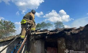  Через атаку ворожого дрону на Нікопольщині сталася пожежа в приватному будинку 11 серпня 2