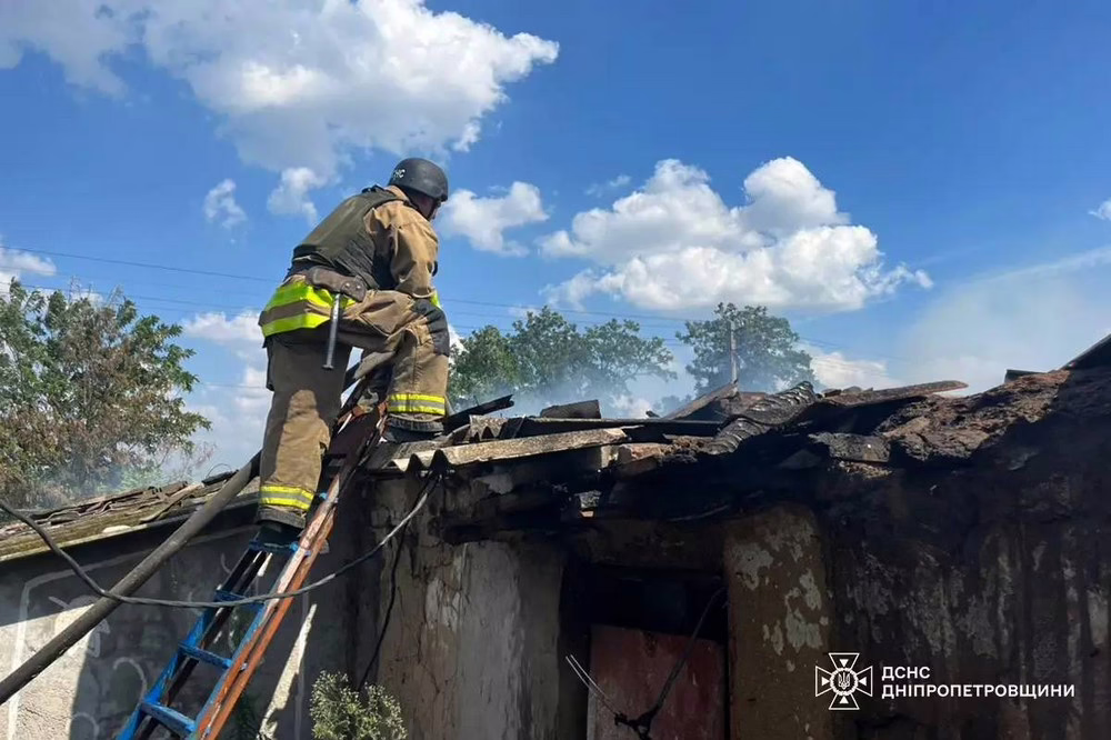  Через атаку ворожого дрону на Нікопольщині сталася пожежа в приватному будинку 11 серпня 2