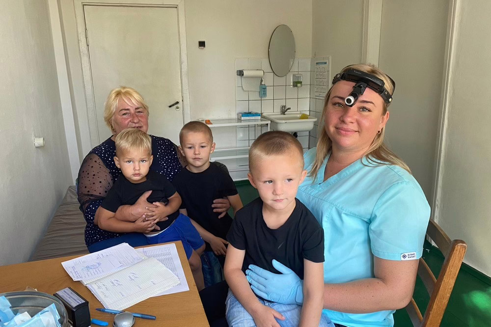 Фахівці дитячої лікарні Нікополя здійснили прийом пацієнтів у Томаківській громаді (фото)