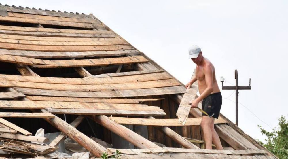 Як  у Нікополі під обстрілами відновлюють пошкоджене житло 4