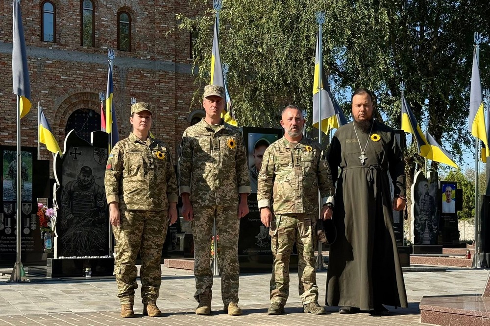 Капелан відслужив панахиду за полеглими воїнами 301 зенітної ракетної Нікопольської бригади (фото) 6