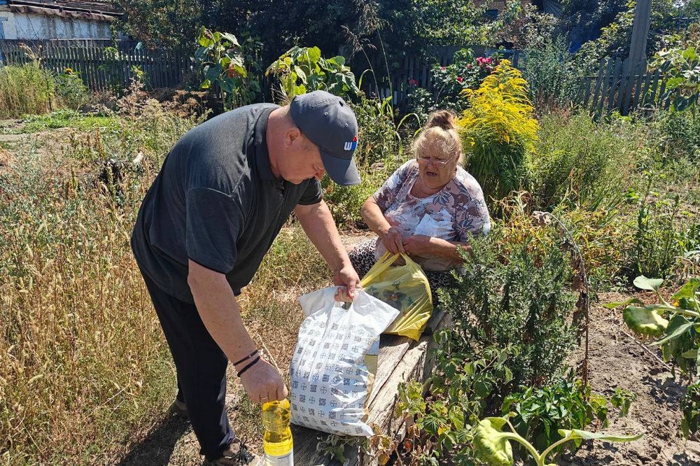  Літні жінки Нікополя отримали продуктові набори від БФ  2