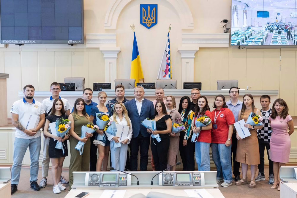 Молодь з прифронтових громад Дніпропетровщини отримала відзнаки від очільника облради (фото) 2