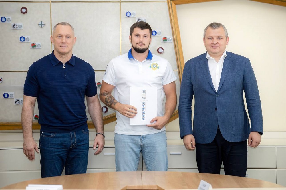 Молодь з прифронтових громад Дніпропетровщини отримала відзнаки від очільника облради (фото) 5