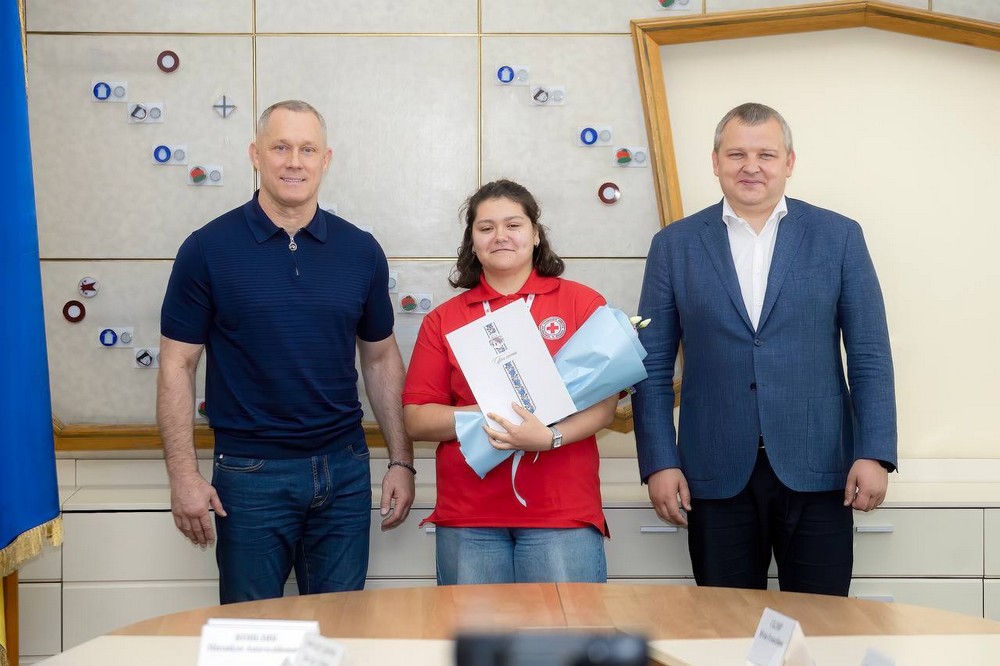 Молодь з прифронтових громад Дніпропетровщини отримала відзнаки від очільника облради (фото) 7