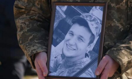 Загинув на Донеччині: у Покрові 29 серпня відкриють меморіальну дошку на честь полеглого Захисника 37 у Покрові 29 серпня відкриють меморіальну дошку на честь полеглого Захисника