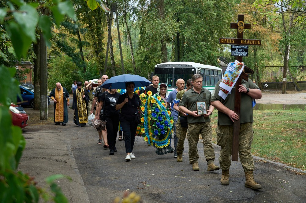 Нікополь сьогодні провів в останню путь Захисника (фото) 11