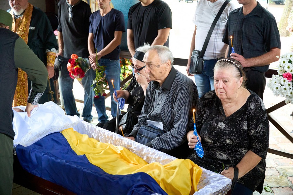 Нікополь сьогодні провів в останню путь Захисника (фото) 3