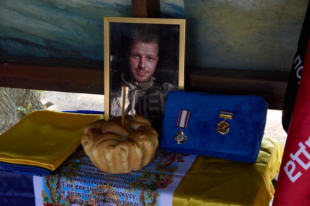 Нікополь сьогодні провів в останню путь полеглого Захисника Якова Селянінова (фото)