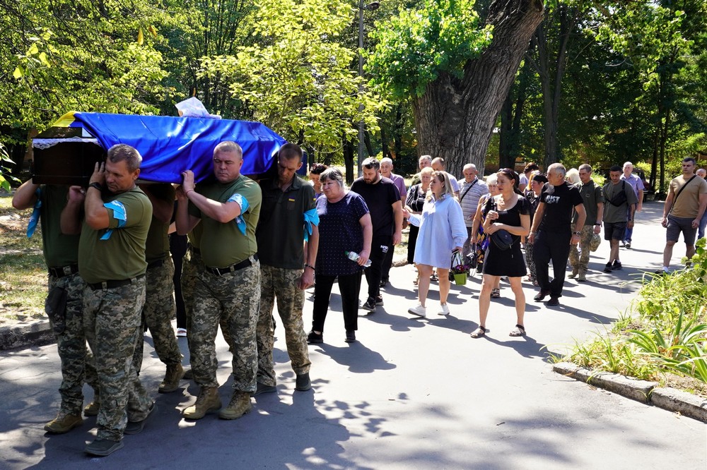 Нікополь сьогодні провів в останню путь полеглого Захисника (фото) 10