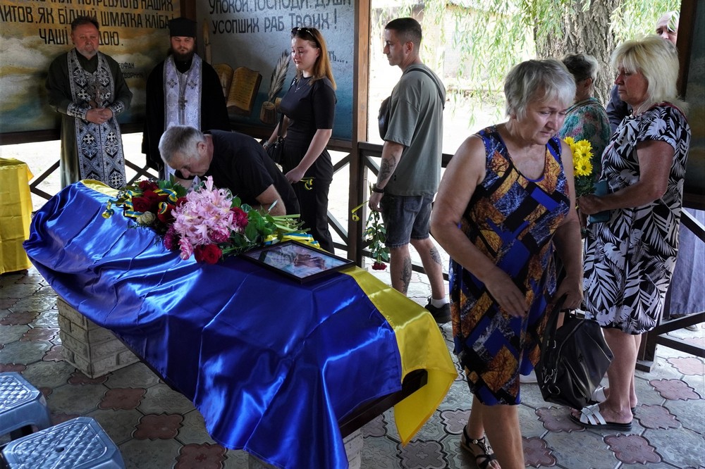 Нікополь сьогодні провів в останню путь полеглого Захисника (фото) 6