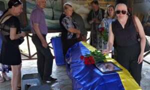 Нікополь сьогодні провів в останню путь полеглого Захисника (фото) 8