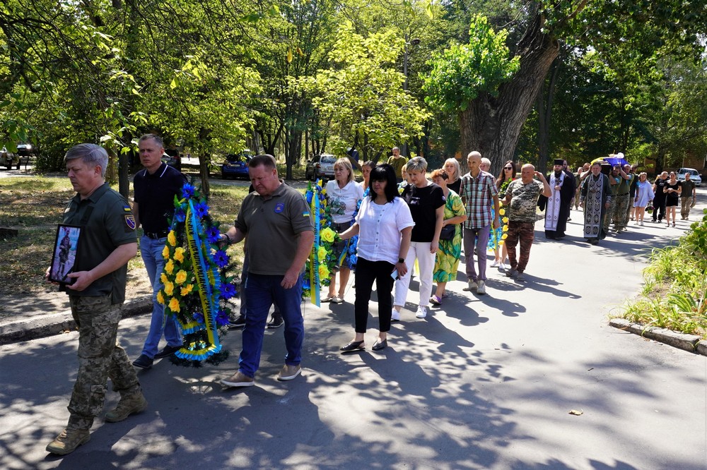 Нікополь сьогодні провів в останню путь полеглого Захисника (фото) 9