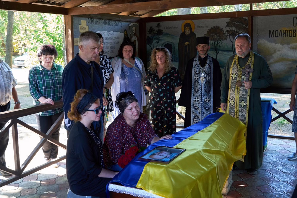 Нікополь сьогодні провів в останню путь полеглого Захисника (фото)