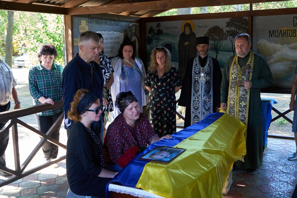 Нікополь сьогодні провів в останню путь полеглого Захисника (фото)