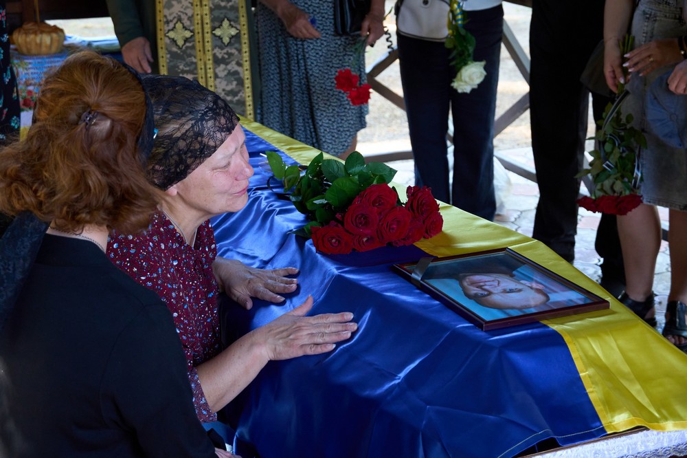 Нікополь сьогодні провів в останню путь полеглого Захисника (фото) 3