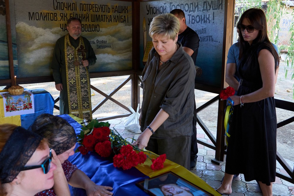 Нікополь сьогодні провів в останню путь полеглого Захисника (фото) 9
