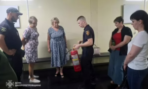  Офіцер ДСНС провів бесіду з освітянами Нікопольщини перед початком нового навчального року