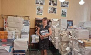 Освітяни Нікополя отримали понад 4500 підручників для 8 класу за програмою НУШ 3
