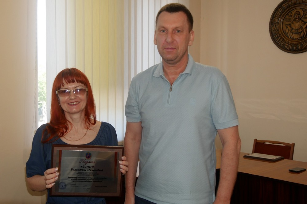 Освітяни Покрова отримали Подяки від міського голови Олександра Шаповала 12