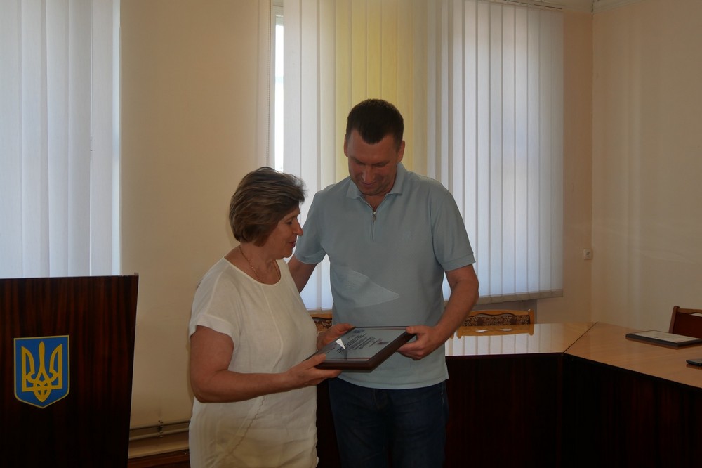 Освітяни Покрова отримали Подяки від міського голови Олександра Шаповала 13