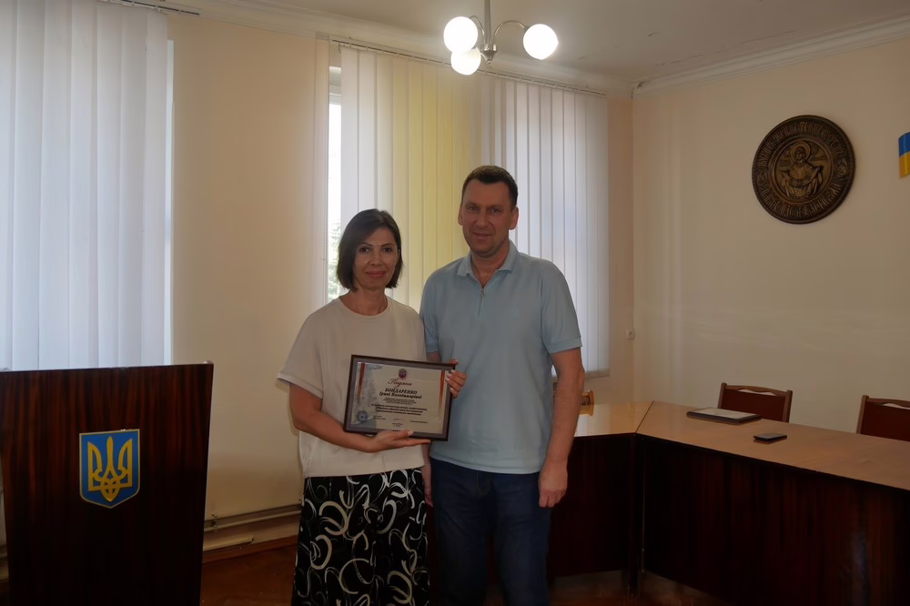 Освітяни Покрова отримали Подяки від міського голови Олександра Шаповала 3